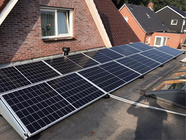 Holandia Projekt systemu solarnego o mocy 5 kW na dachu -—moduł fotowoltaiczny DAH Mono
